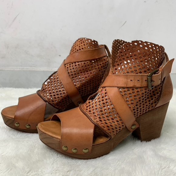 Free People Shoes - Free People Women's Brown Leather and Wood Boho Sandals Perforated Size 39
